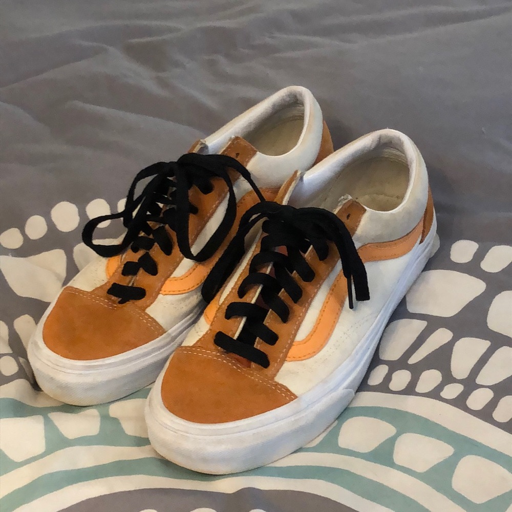 Vans in orange suede/white